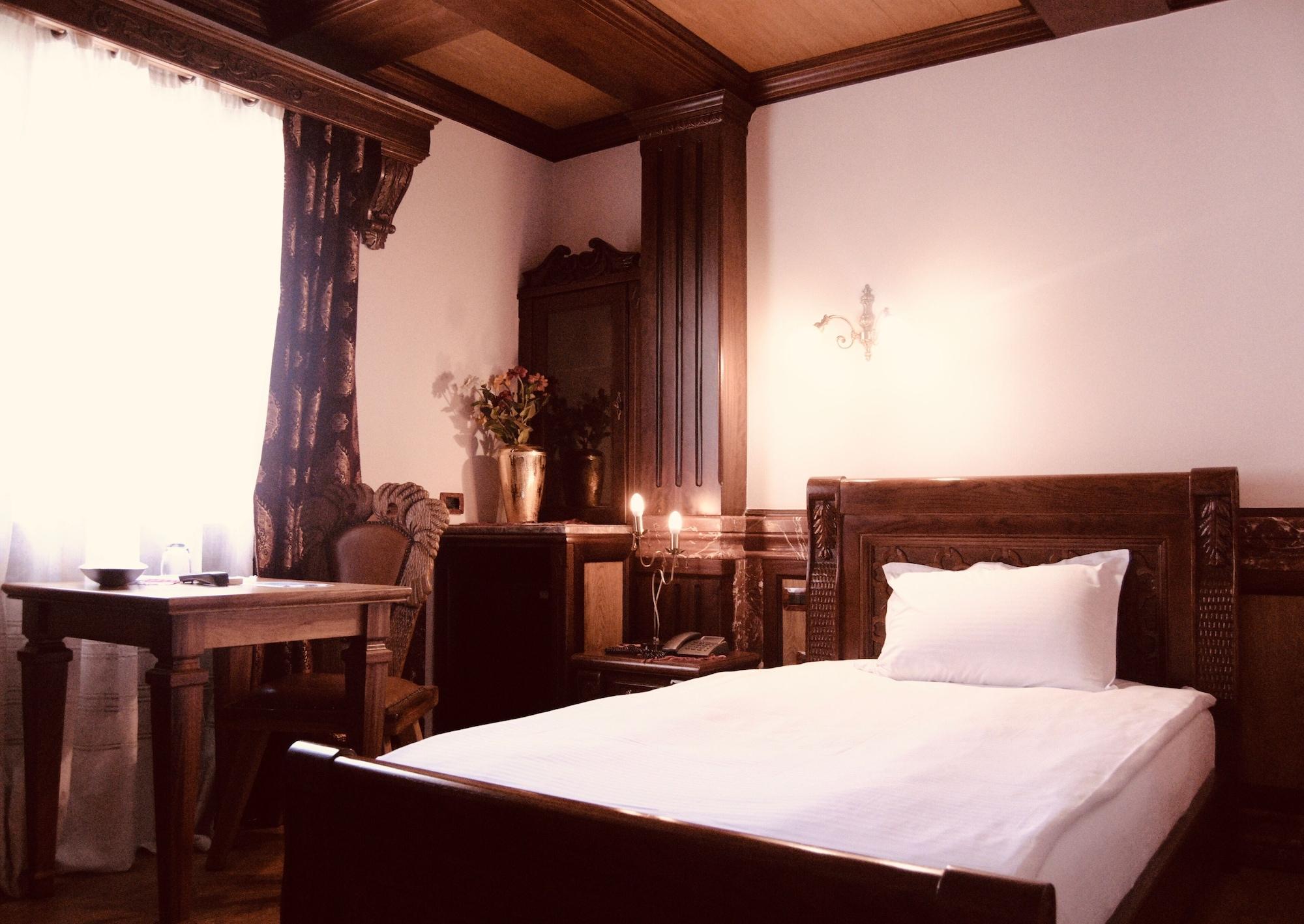 Brilant Antik Hotel Tirana Extérieur photo