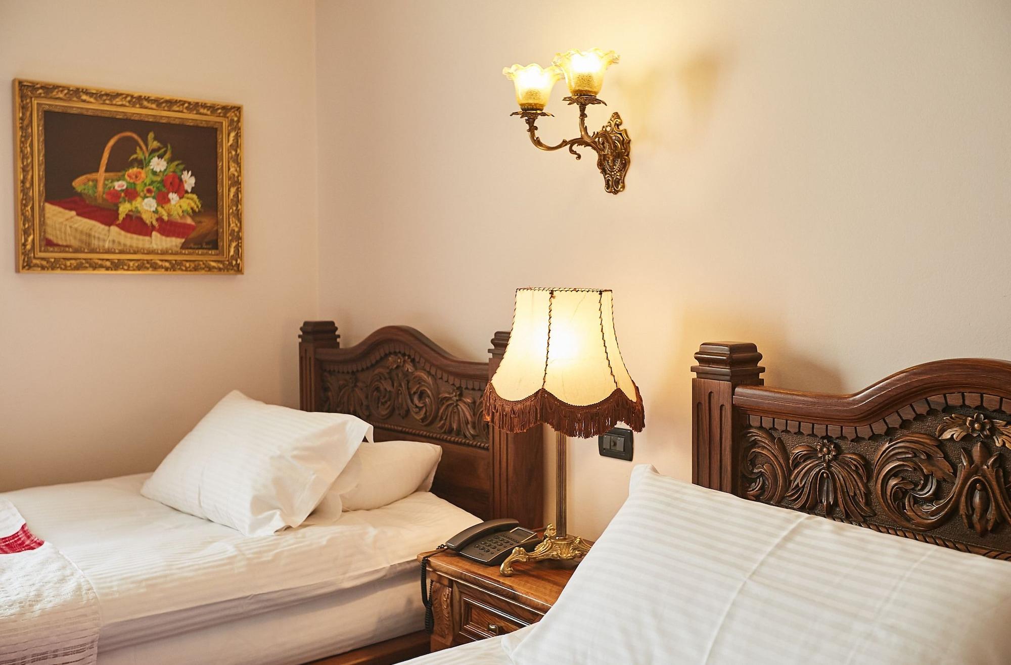 Brilant Antik Hotel Tirana Extérieur photo
